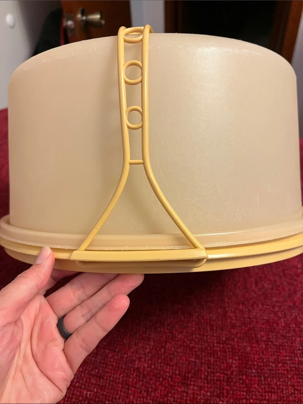 Tupperware Harvest Gold Round Cake Carrier with Handle